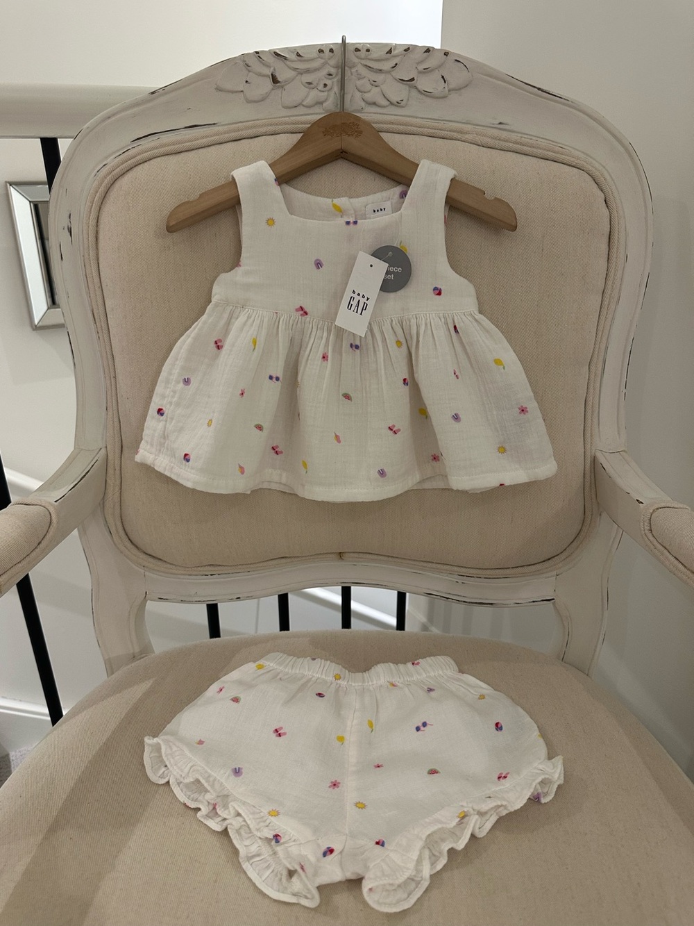 🤍 12~18 Mth GAP White Baby Girl Cotton Ruffle Tank Top & Ruffle Bloomers Set NWT - Picture 3 of 11